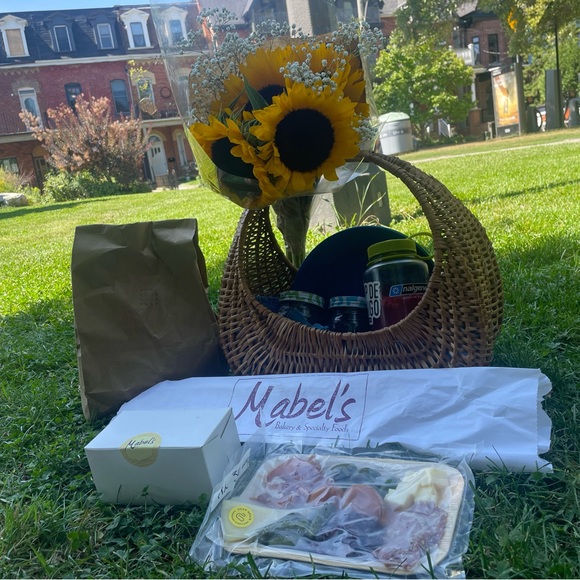 Meet your Posher, Isadora - Picture 1 of 1